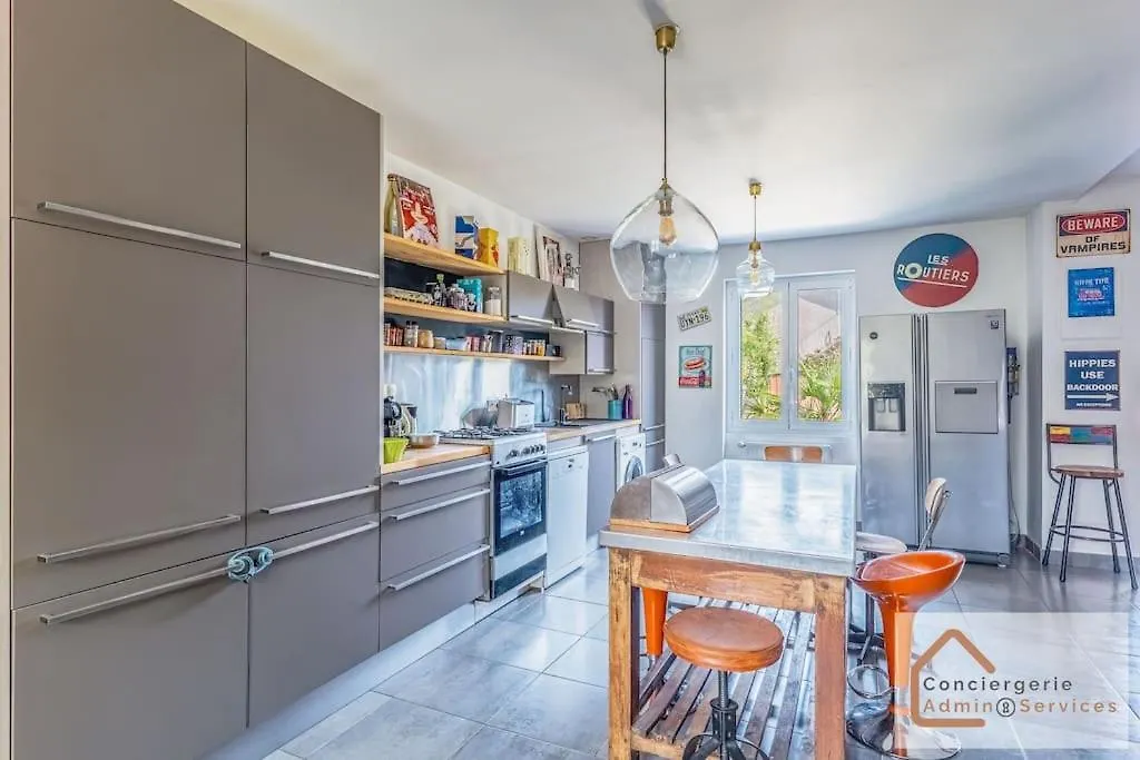 Maison A Lyon Parilly Avec Piscine, Jardin, Parking Prive & Proche Eurexpo Vénissieux