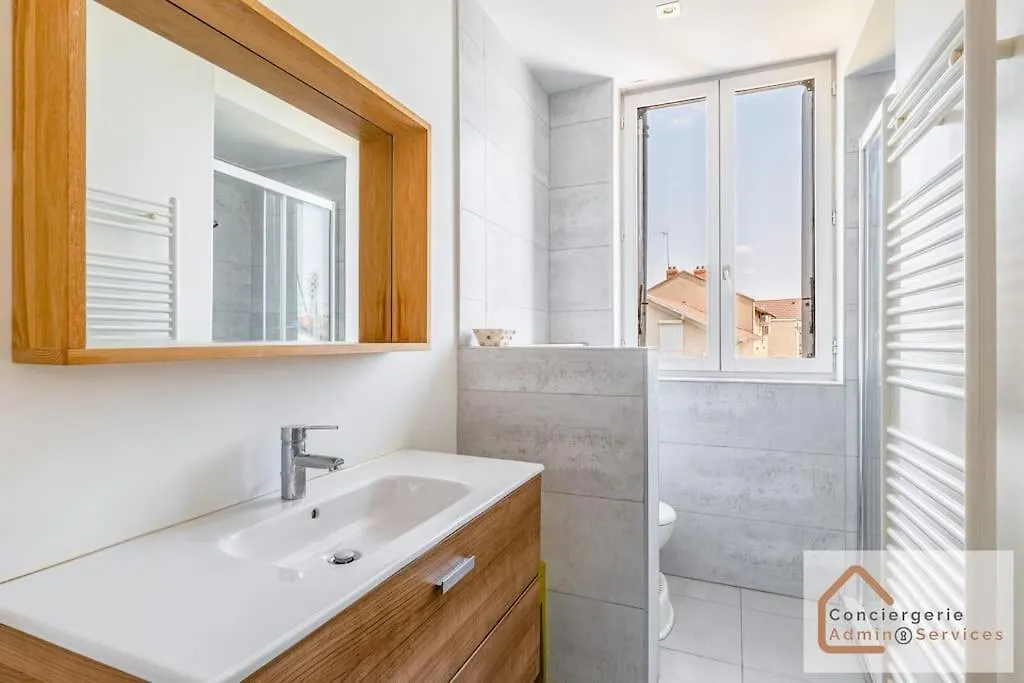 別荘 Maison A Lyon Parilly Avec Piscine, Jardin, Parking Prive & Proche Eurexpo Vénissieux
